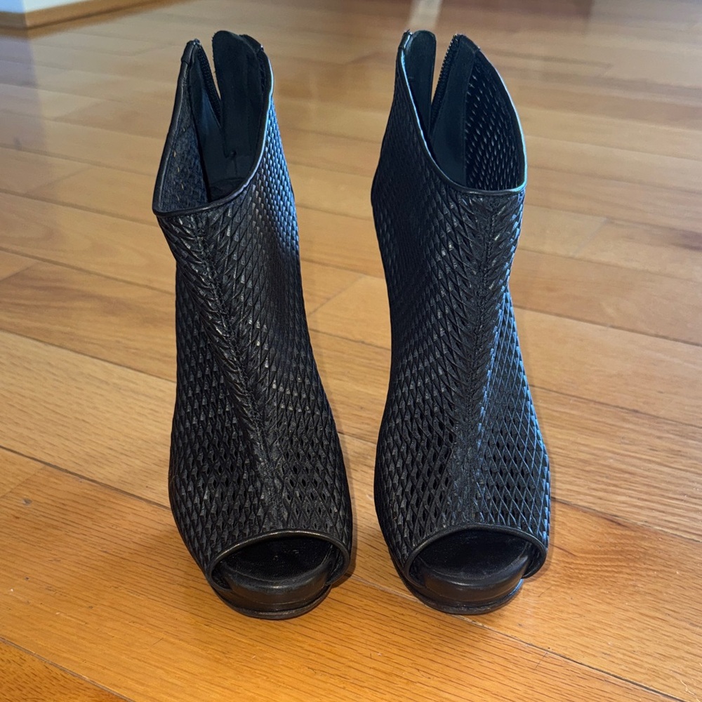 Giuseppe Zanotti Black Textured Peep-Toe Boots